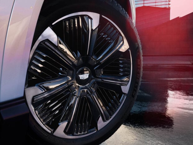 2025 Cadillac Escalade IQ SUV 24" Alloy Wheels