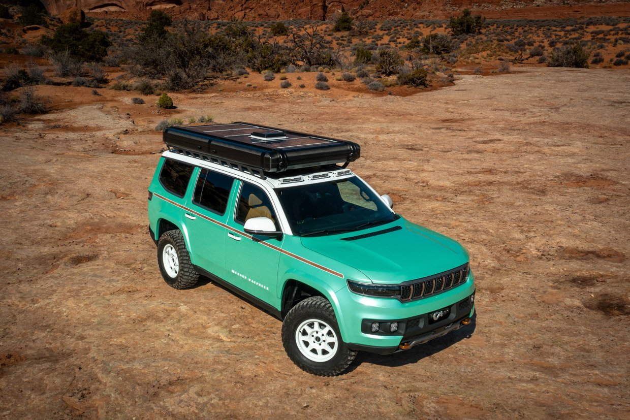 Jeep Vacationeer Concept Front 3/4 with Camper Folded