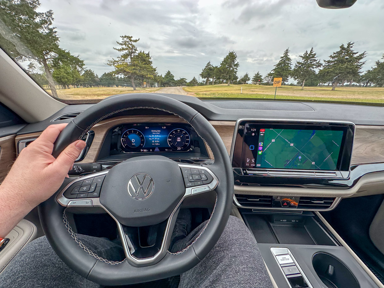 2024 Volkswagen Atlas SE Driving