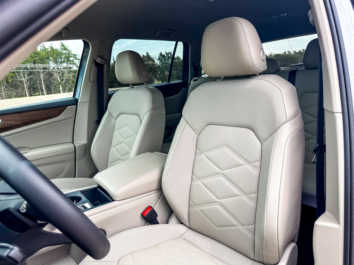 2024 Volkswagen Atlas SE Front Seats