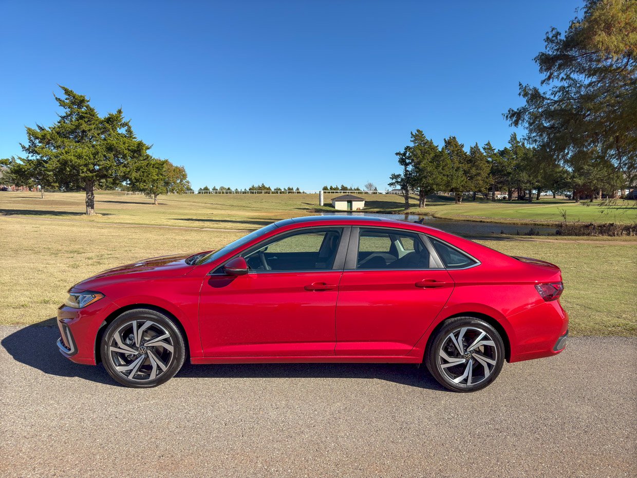2025 Volkswagen Jetta SEL Side View