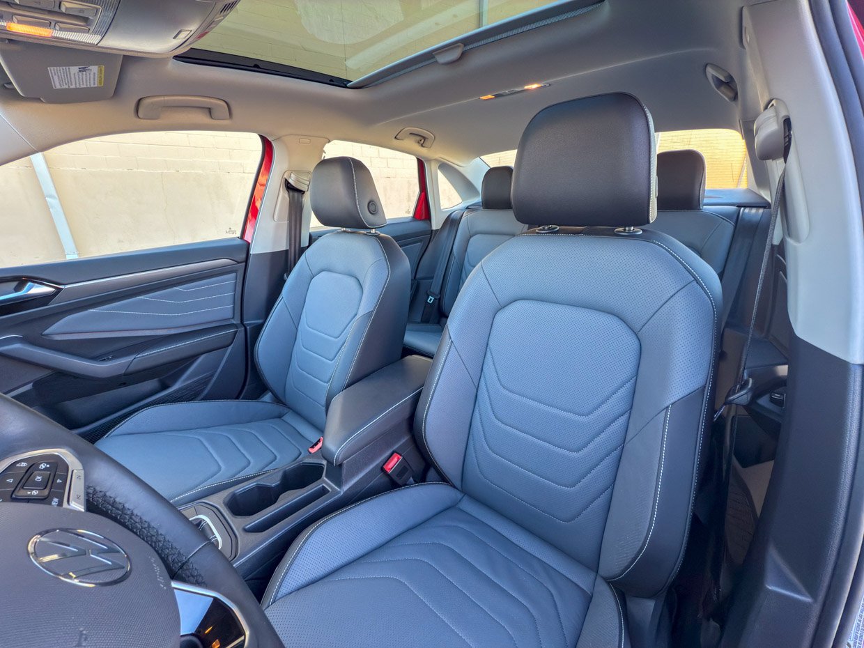 2025 Volkswagen Jetta SEL Front Seats