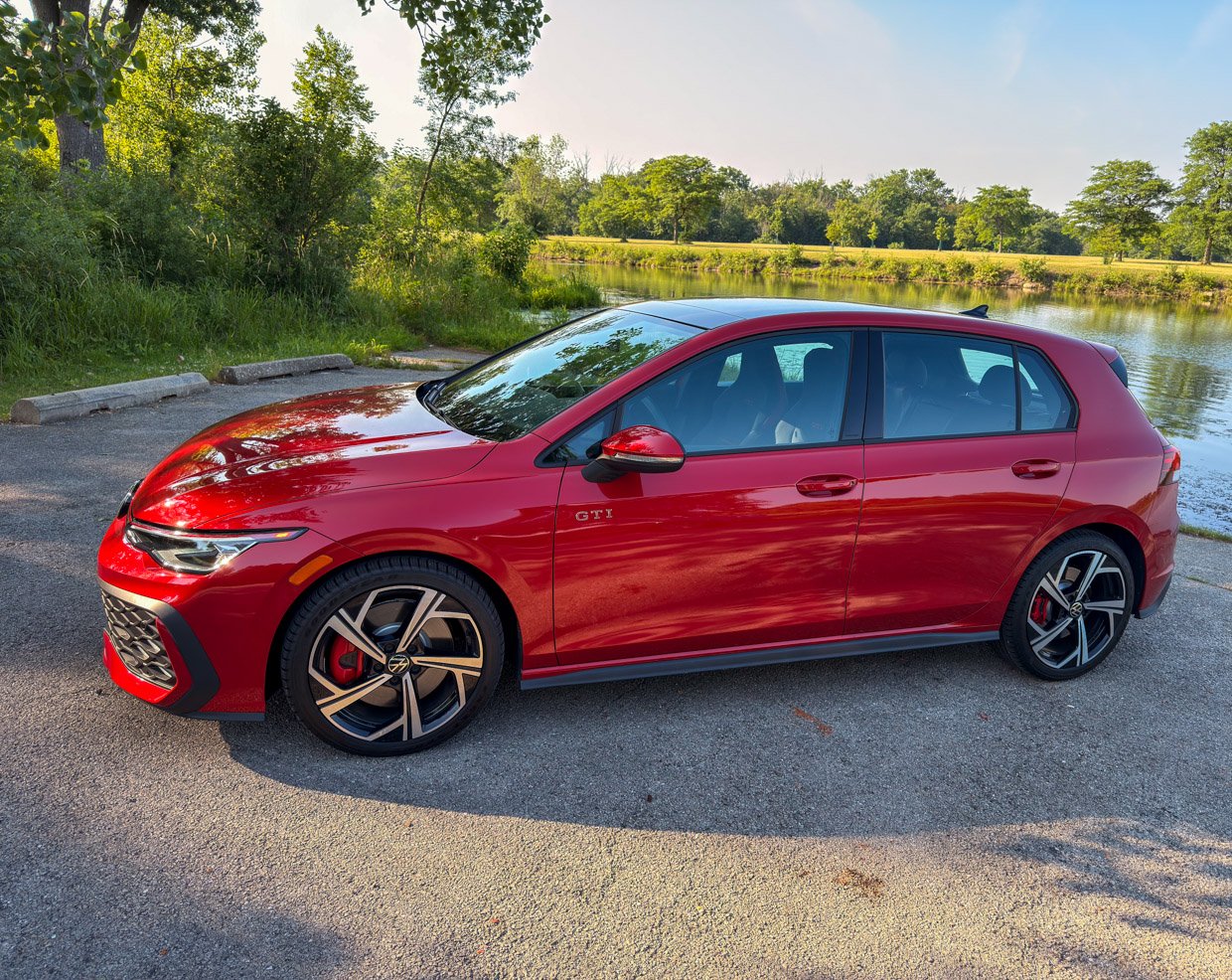 2025 Volkswagen Golf GTI SE Side View