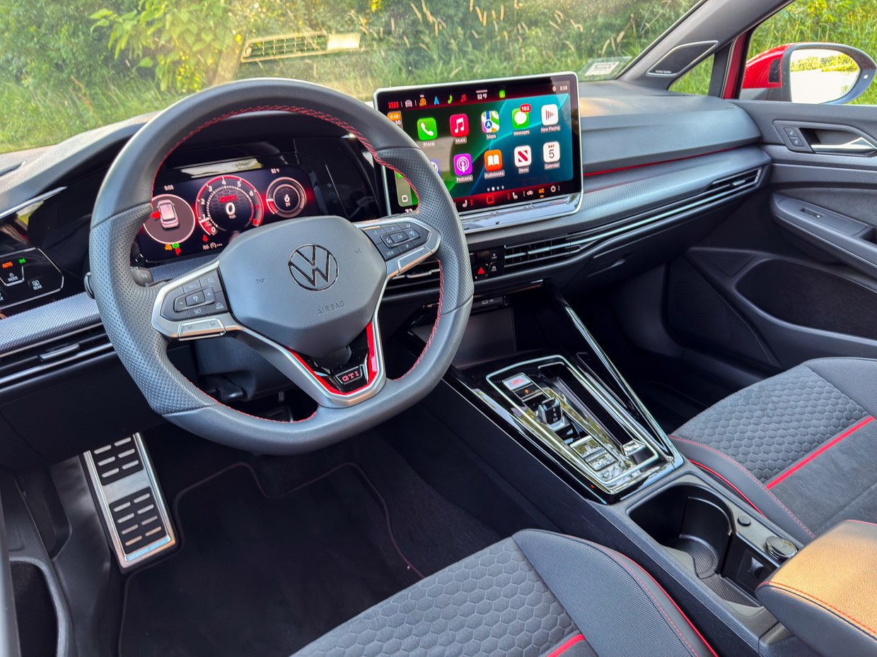 2025 Volkswagen Golf GTI SE Dashboard / Interior