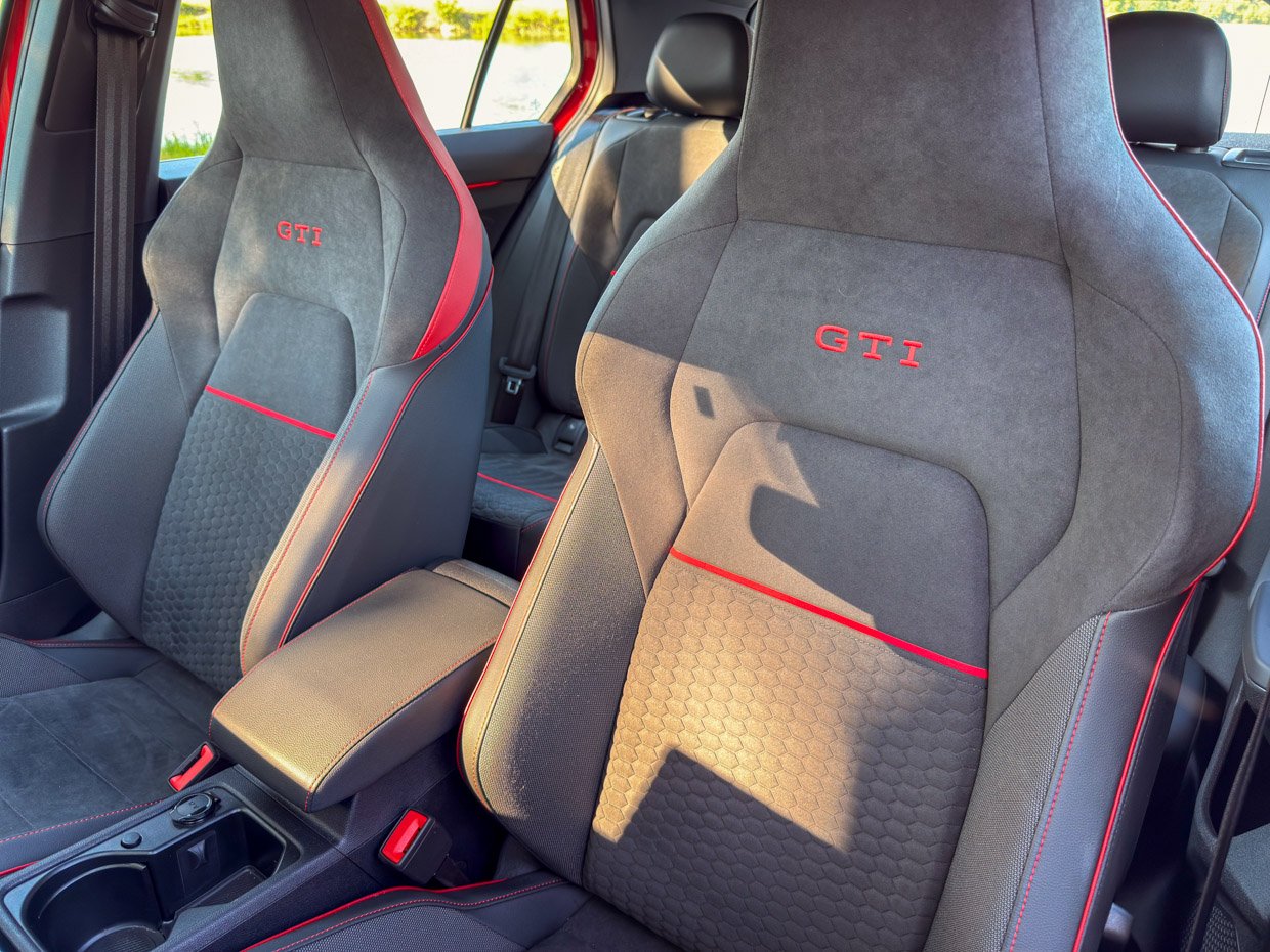 2025 Volkswagen Golf GTI SE Microsuede Seats