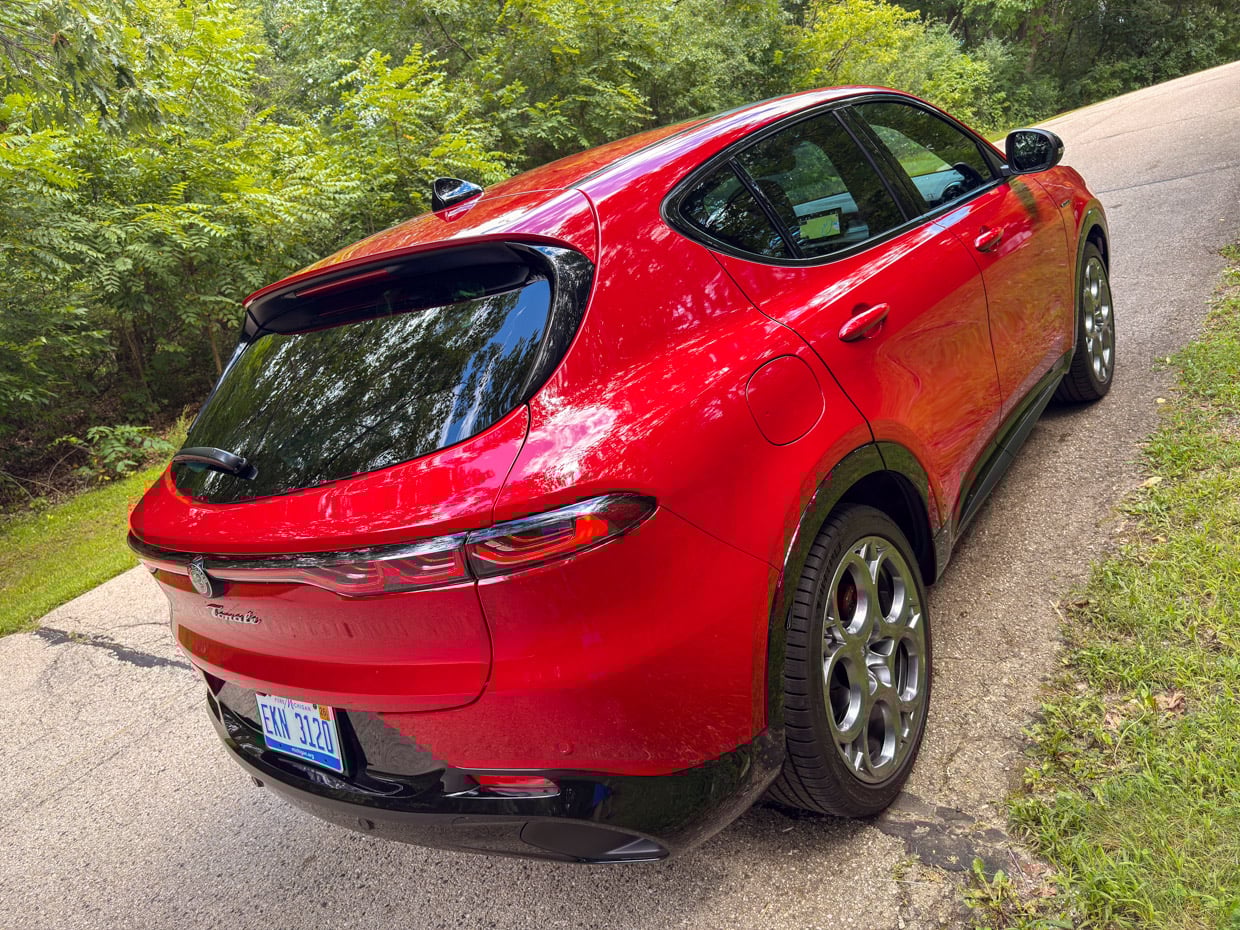 2025 Alfa Romeo Tonale Veloce Rear 3/4 View